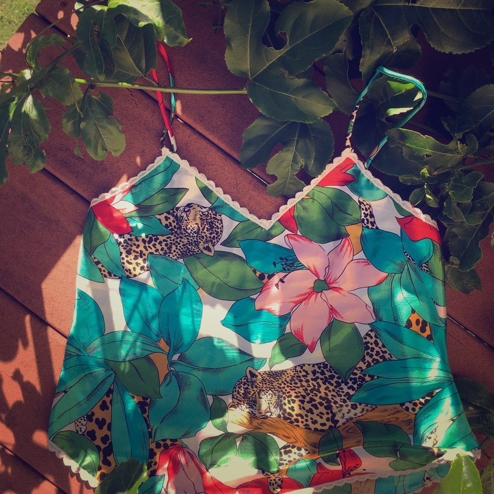 @consignment ❌✨SA!E🤍❤️🖤🐆 2pcs Camus! includes vintage VS! - Picture 2 of 9